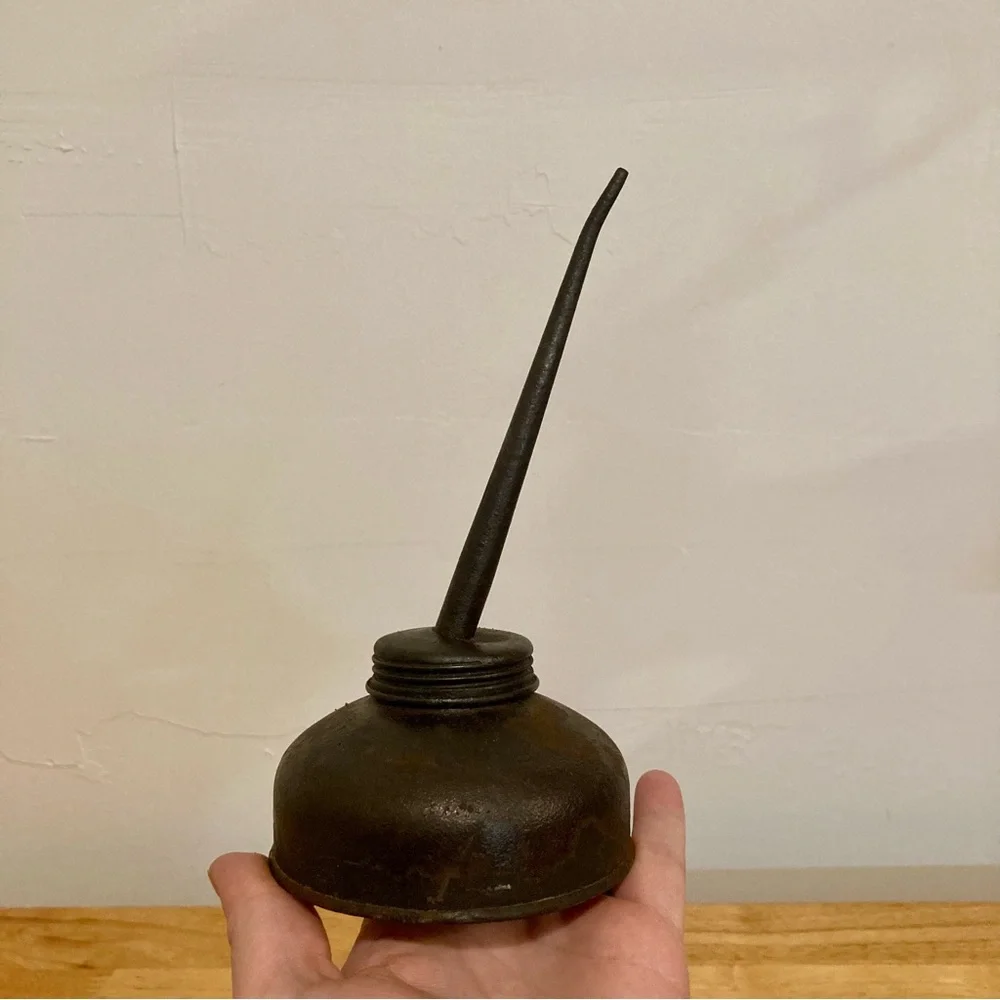 Vintage oil can